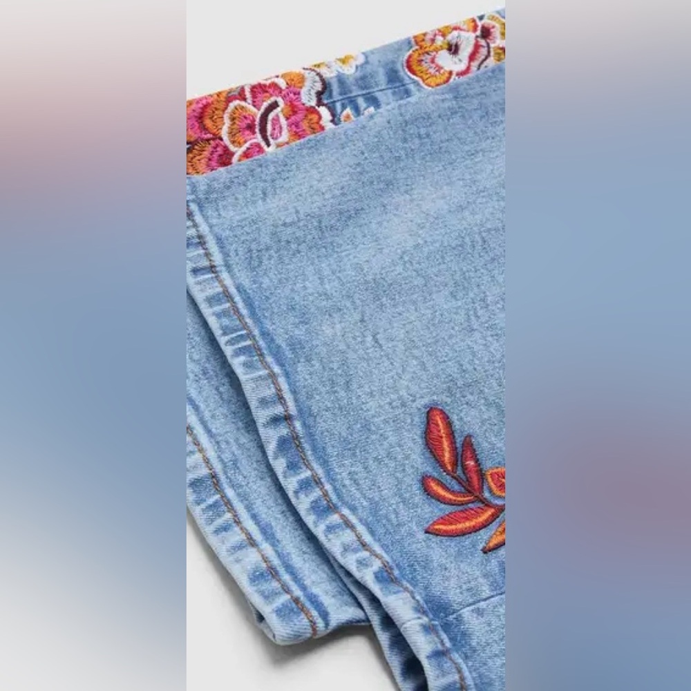 Flamingals Embroidery Side Stitch Detail Mid Waist Barrel Leg Crop Jeans Med NWT - Picture 10 of 13